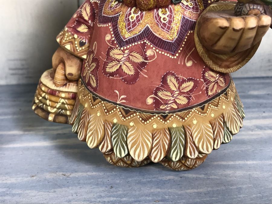 Pair Of Limited Edition G. DeBrekht Artistic Studios Christmas Decoration Figurines: 'Islander Santa' Cruising Series And 'The Broadmoor Santa' [Photo 9]