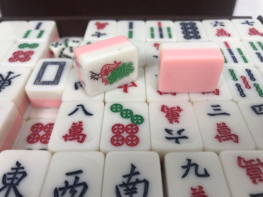 Vintage Mahjong Game Set With Travelling Case [Photo 7]