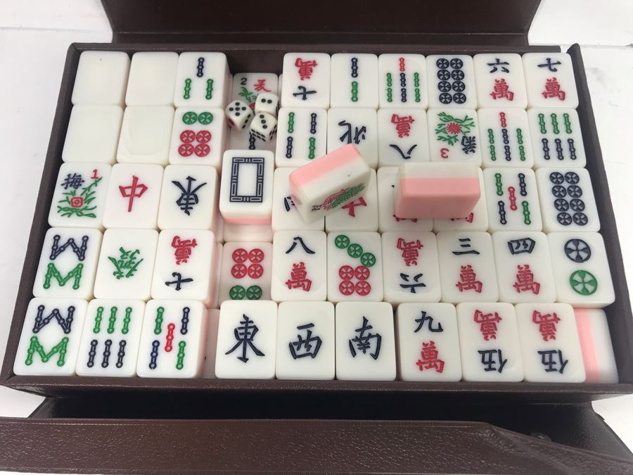 Vintage Mahjong Game Set With Travelling Case [Photo 6]
