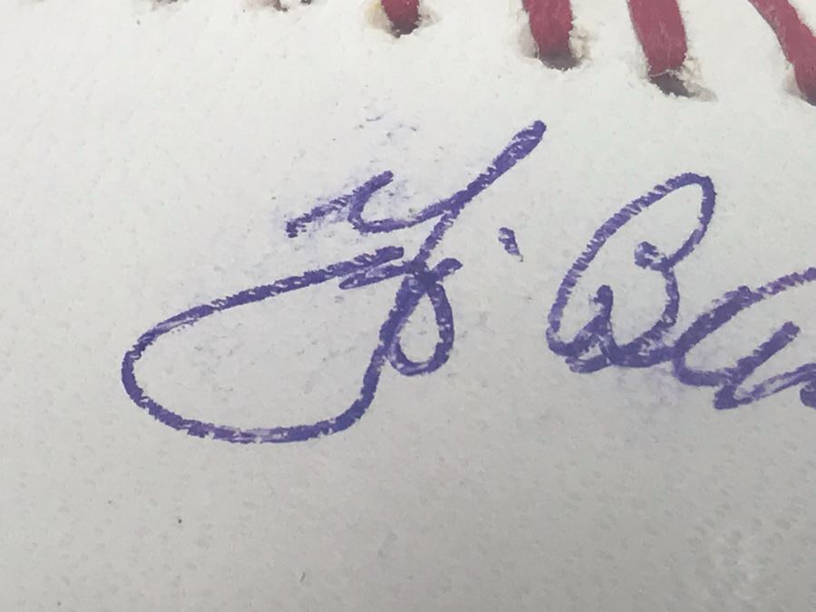 Yogi Berra New York Yankees Signed Rawlings Baseball With Acrylic Display Box [Photo 9]