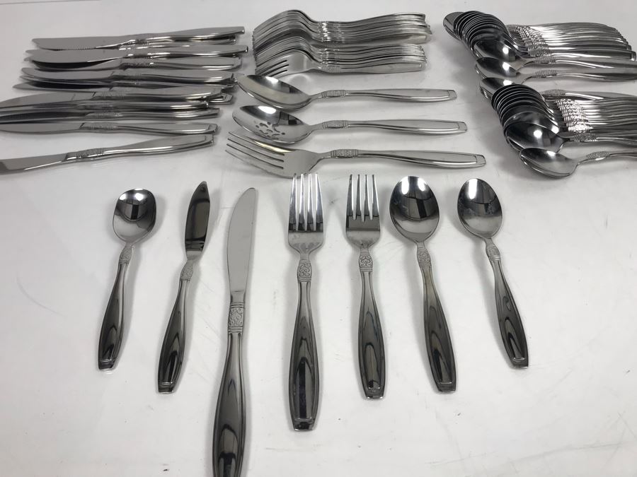 Oneida Stainless Steel Flatware Set Apx Service For 14