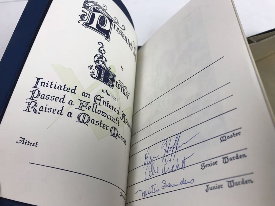 Free Masons Masonic Bible With Box From Eternal Lodge No. 989 [Photo 6]