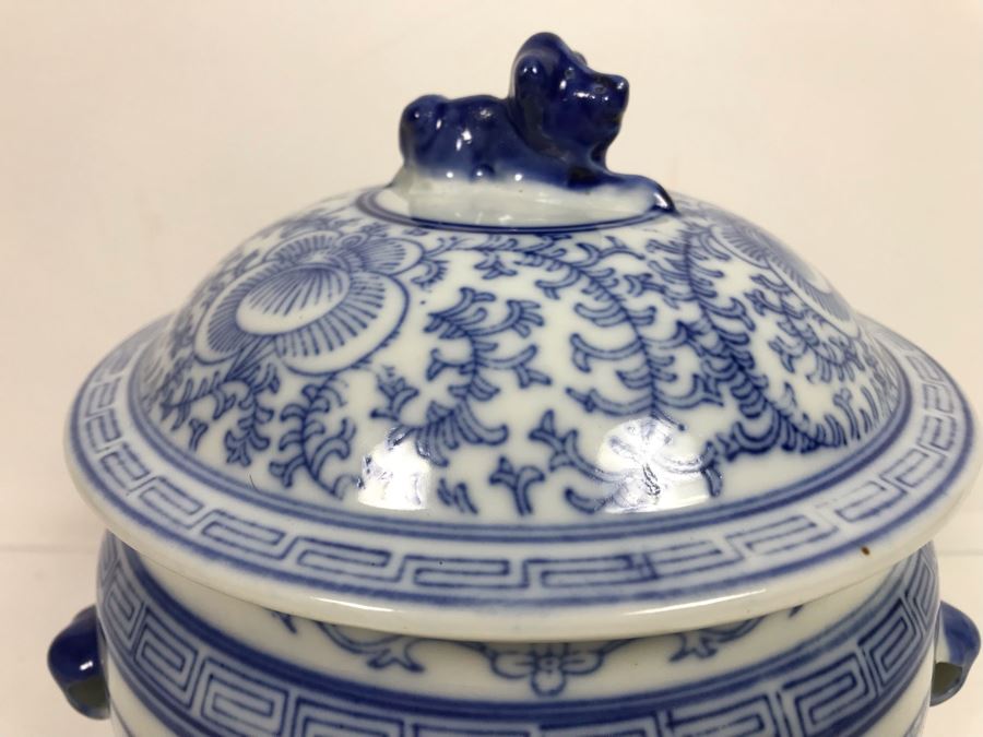 Asian Blue And White Porcelain Bowl With Lid 7.5'W X 8'H [Photo 4]