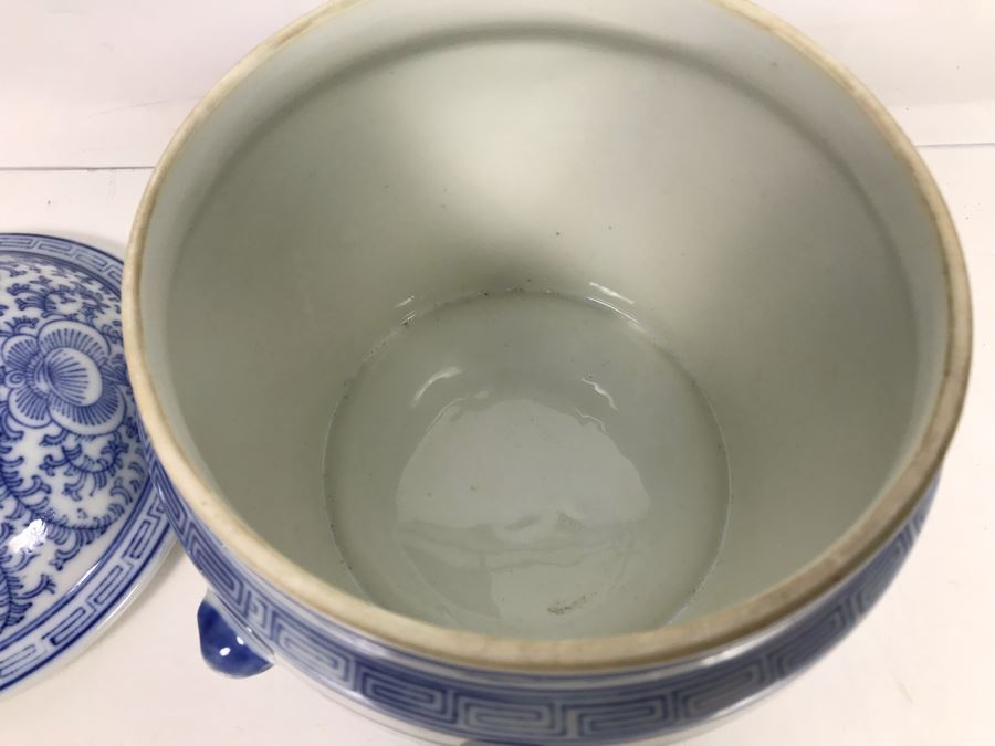 Asian Blue And White Porcelain Bowl With Lid 7.5'W X 8'H [Photo 11]