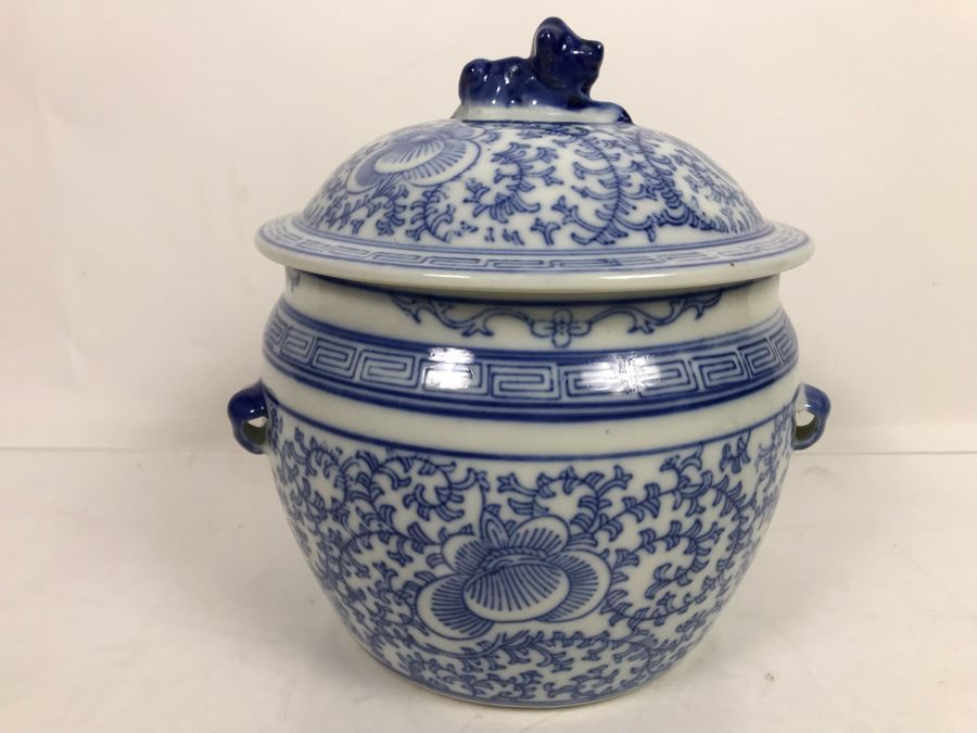 Asian Blue And White Porcelain Bowl With Lid 7.5'W X 8'H [Photo 1]