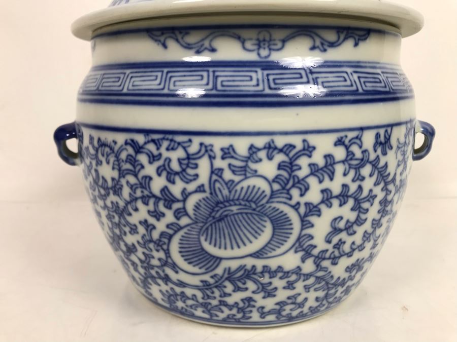 Asian Blue And White Porcelain Bowl With Lid 7.5'W X 8'H [Photo 3]