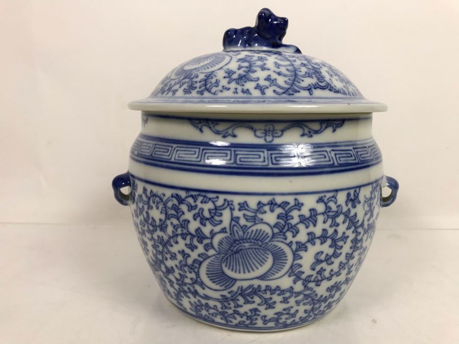 Asian Blue And White Porcelain Bowl With Lid 7.5'W X 8'H [Photo 2]