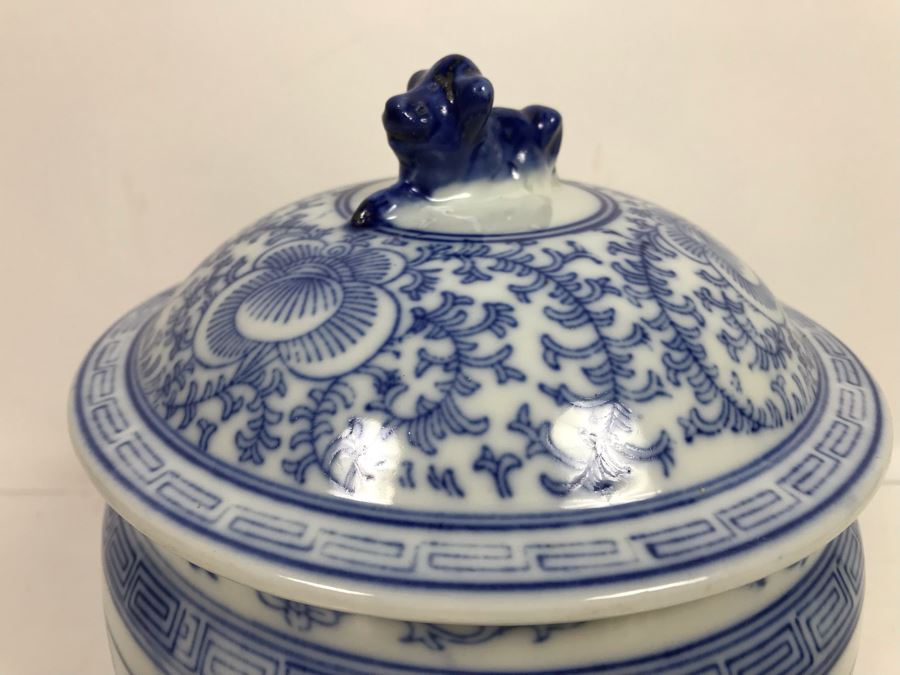 Asian Blue And White Porcelain Bowl With Lid 7.5'W X 8'H [Photo 7]