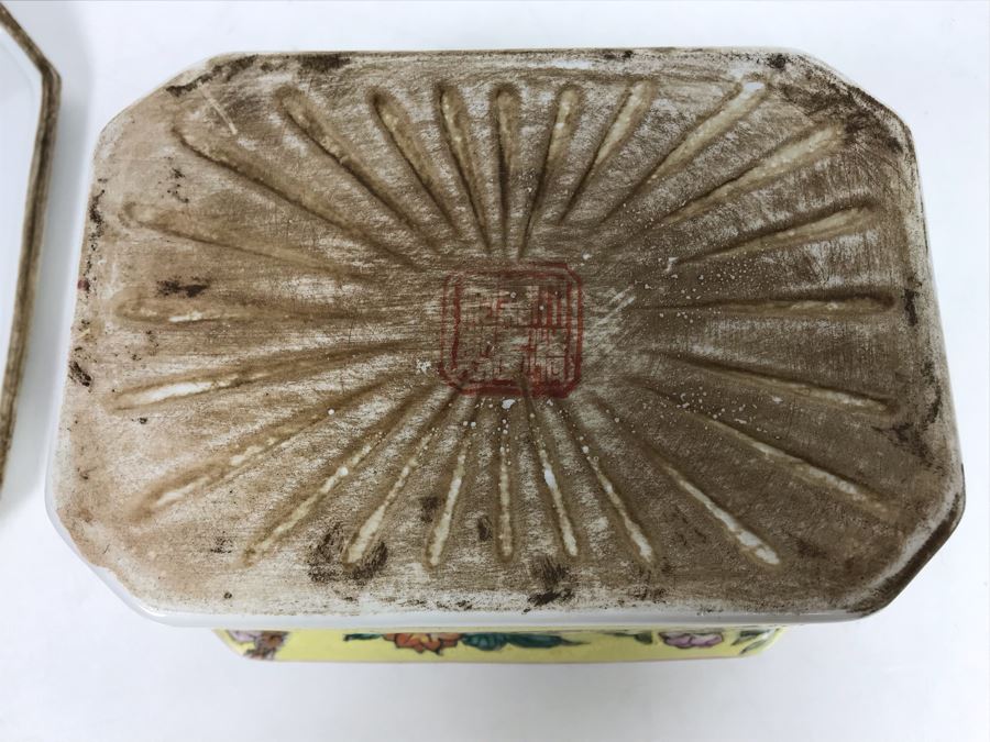 Vintage Signed Chinese Porcelain Box With Lid [Photo 13]