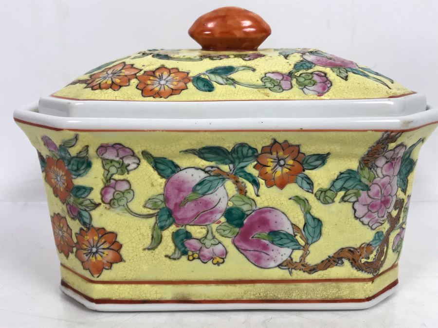 Vintage Signed Chinese Porcelain Box With Lid [Photo 2]
