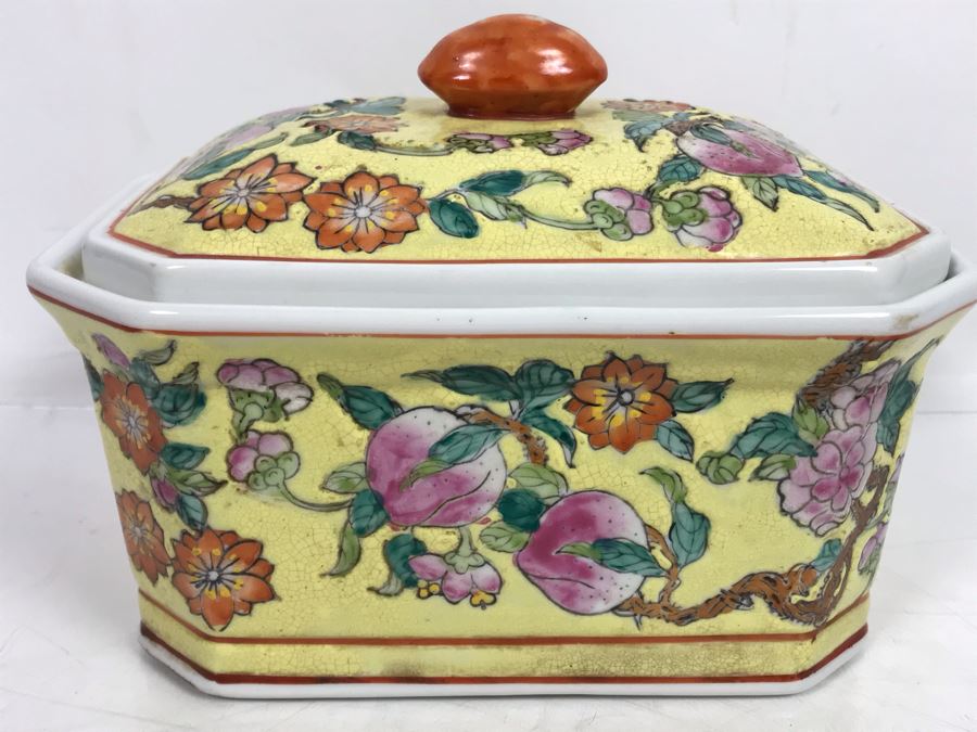 Vintage Signed Chinese Porcelain Box With Lid [Photo 1]
