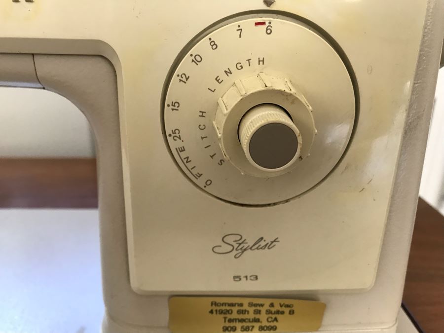 Vintage Singer Stylist 513 Sewing Machine With Wooden Sewing