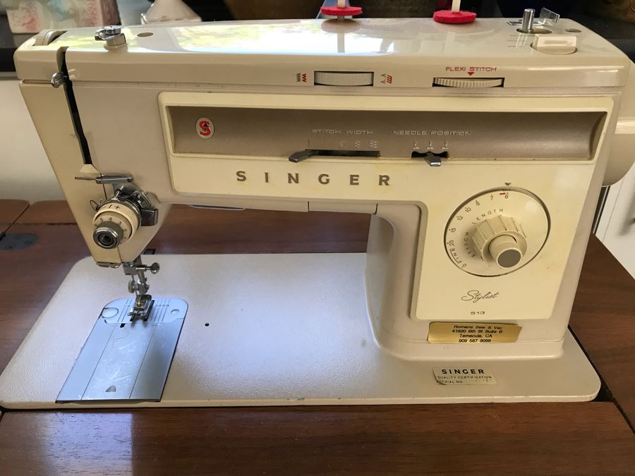 Vintage Singer Stylist 513 Sewing Machine With Wooden Sewing