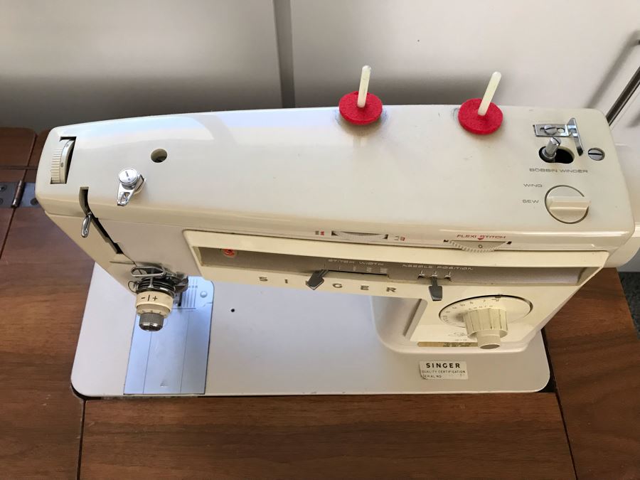 Vintage Singer Stylist 513 Sewing Machine With Wooden Sewing