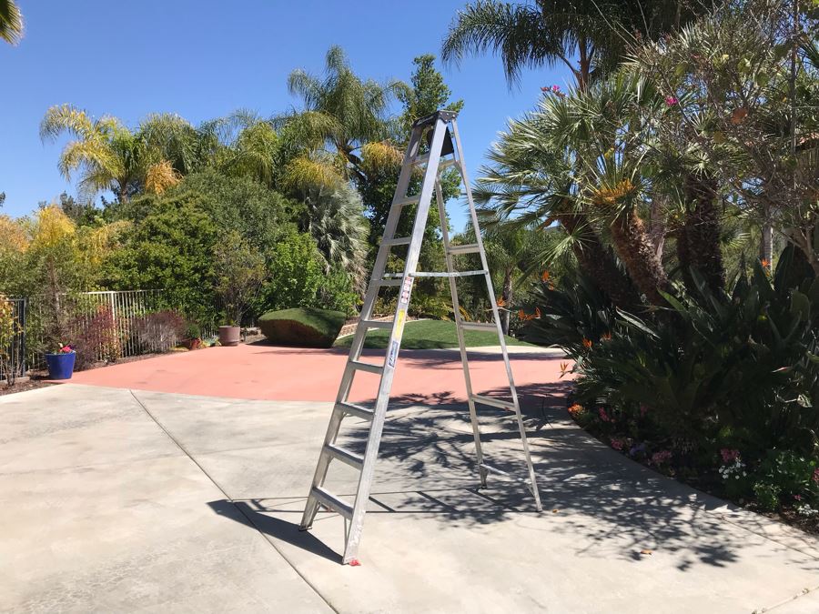 10' Heavy Duty Louisville Aluminum Ladder Model No L-2012-10S [Photo 4]