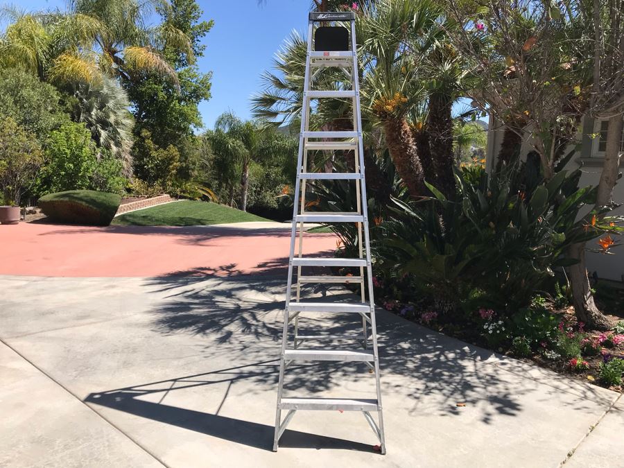 10' Heavy Duty Louisville Aluminum Ladder Model No L-2012-10S [Photo 3]