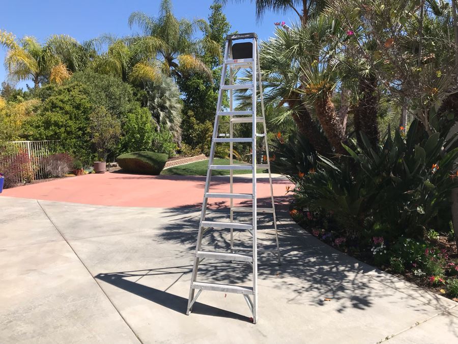 10' Heavy Duty Louisville Aluminum Ladder Model No L-2012-10S [Photo 2]
