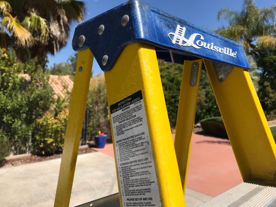 7' Heavy Duty Louisville Fiberglass Ladder Model No L-3111-07 [Photo 3]