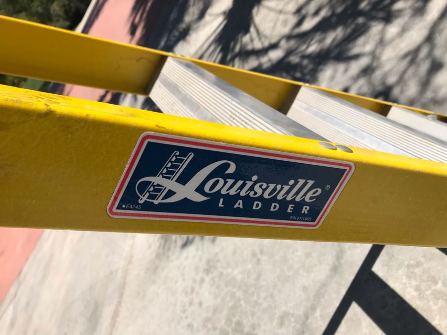 7' Heavy Duty Louisville Fiberglass Ladder Model No L-3111-07 [Photo 4]