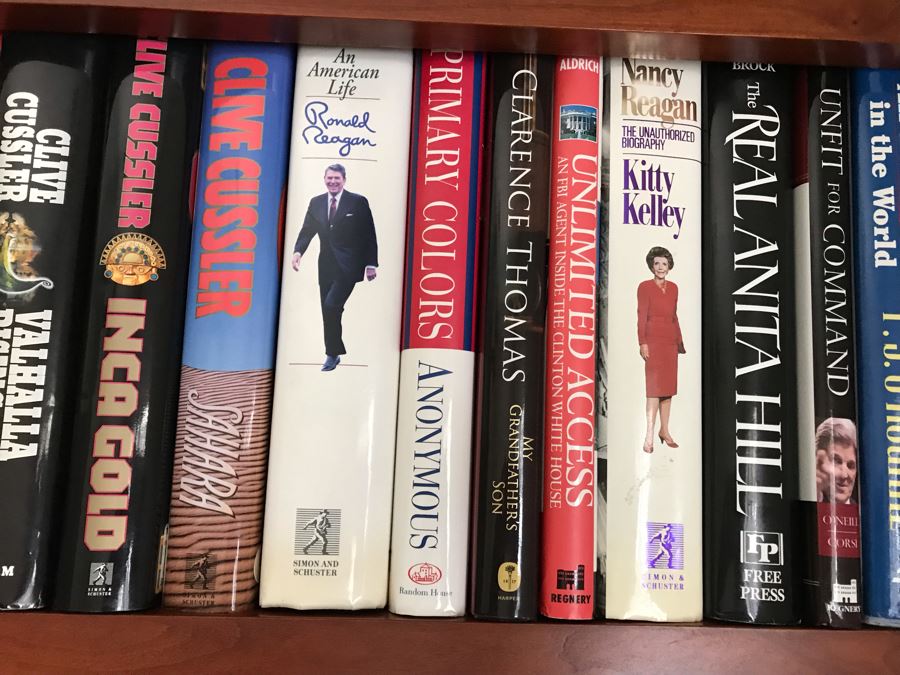 Hardcover Book Lot: Michael Crichton, Robin Cook [Photo 6]