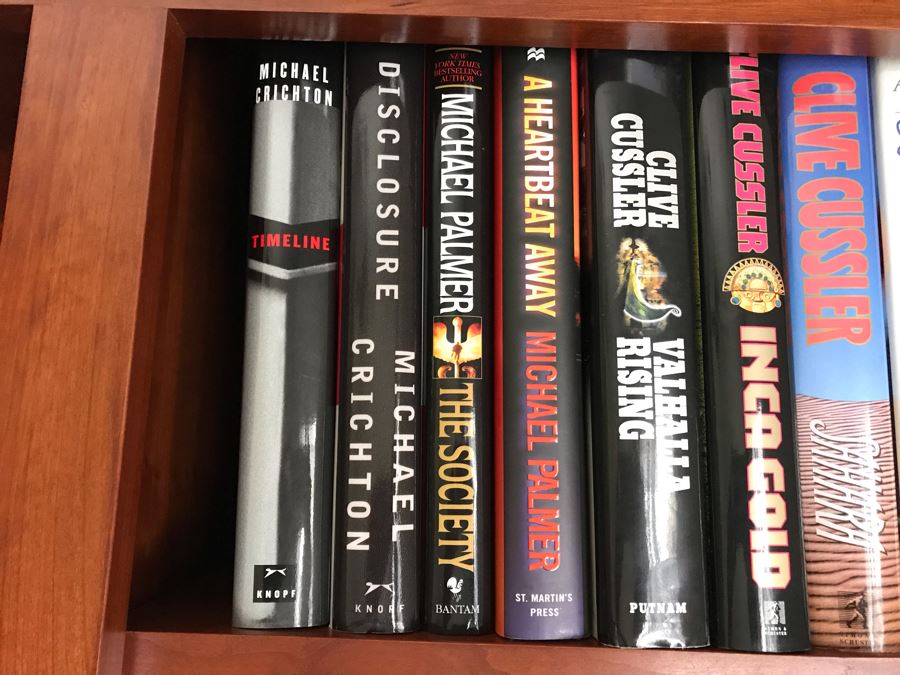 Hardcover Book Lot: Michael Crichton, Robin Cook