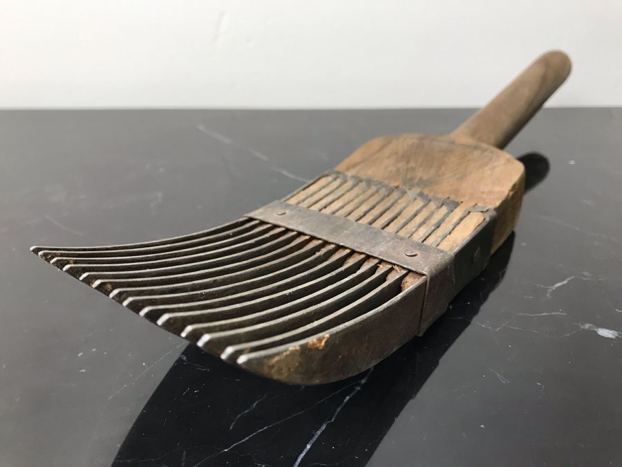 Vintage Wooden Metal Tool For Making Hand Made Rugs [Photo 5]