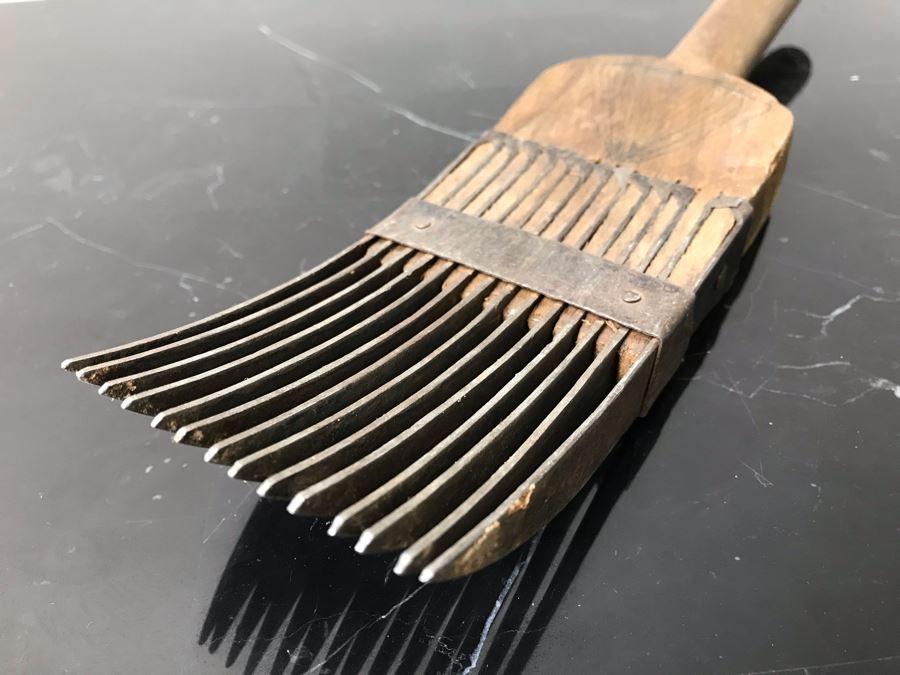 Vintage Wooden Metal Tool For Making Hand Made Rugs [Photo 6]