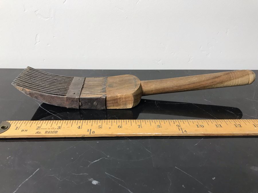 Vintage Wooden Metal Tool For Making Hand Made Rugs [Photo 4]