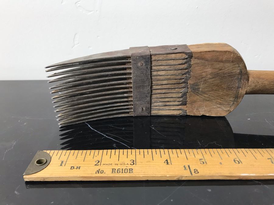 Vintage Wooden Metal Tool For Making Hand Made Rugs [Photo 2]
