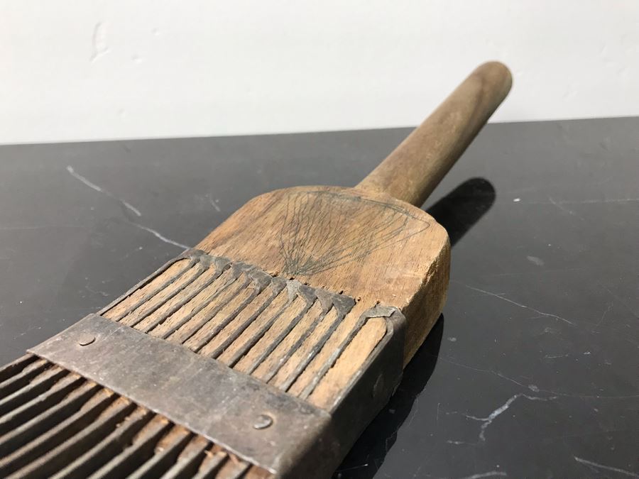 Vintage Wooden Metal Tool For Making Hand Made Rugs [Photo 7]