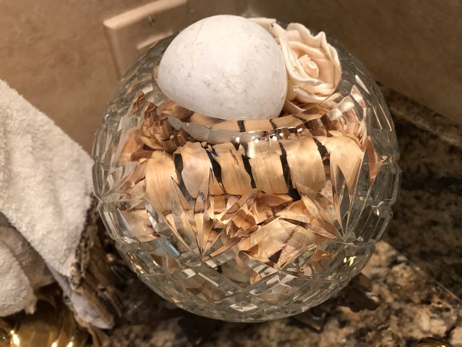 Brass Towel Holder, Gold Tone Tissue Box And Crystal Bowl With Metal Stand [Photo 5]