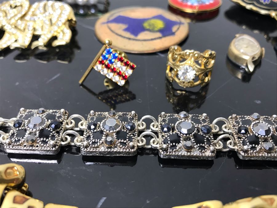 Costume Jewelry Lot With Ladies Bulova Quartz Watch, Brooches, Bracelet, Pendants, Ring And Jewelry Boxes - See Photos [Photo 16]