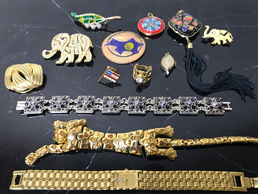 Costume Jewelry Lot With Ladies Bulova Quartz Watch, Brooches, Bracelet, Pendants, Ring And Jewelry Boxes - See Photos [Photo 2]