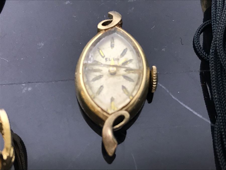 Costume Jewelry Lot With Ladies Bulova Quartz Watch, Brooches, Bracelet, Pendants, Ring And Jewelry Boxes - See Photos [Photo 21]