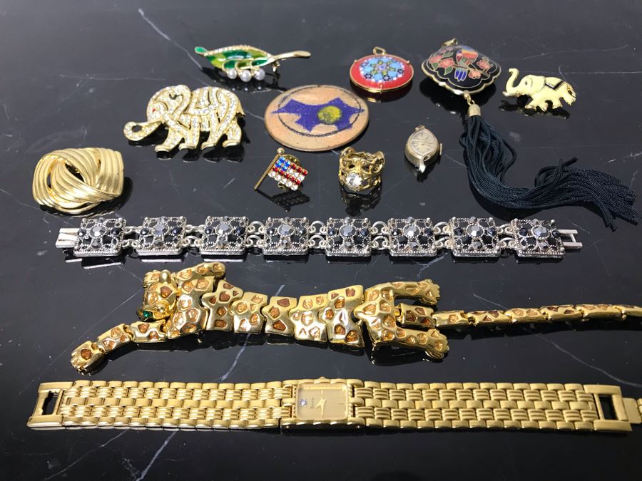 Costume Jewelry Lot With Ladies Bulova Quartz Watch, Brooches, Bracelet, Pendants, Ring And Jewelry Boxes - See Photos [Photo 5]