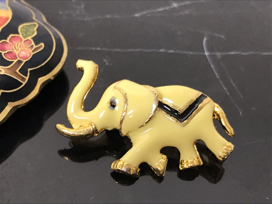 Costume Jewelry Lot With Ladies Bulova Quartz Watch, Brooches, Bracelet, Pendants, Ring And Jewelry Boxes - See Photos [Photo 26]