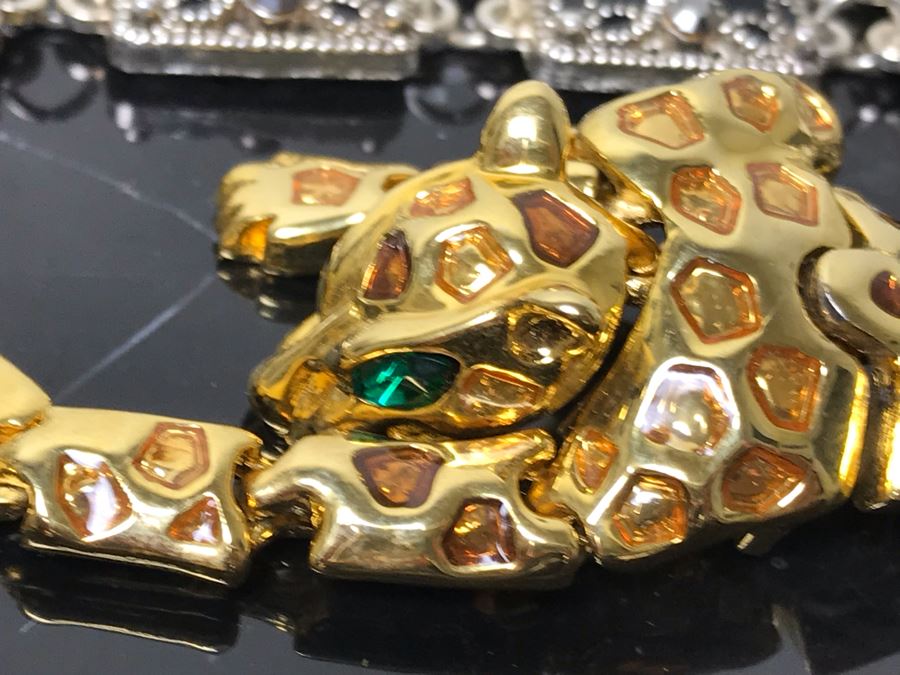 Costume Jewelry Lot With Ladies Bulova Quartz Watch, Brooches, Bracelet, Pendants, Ring And Jewelry Boxes - See Photos [Photo 14]