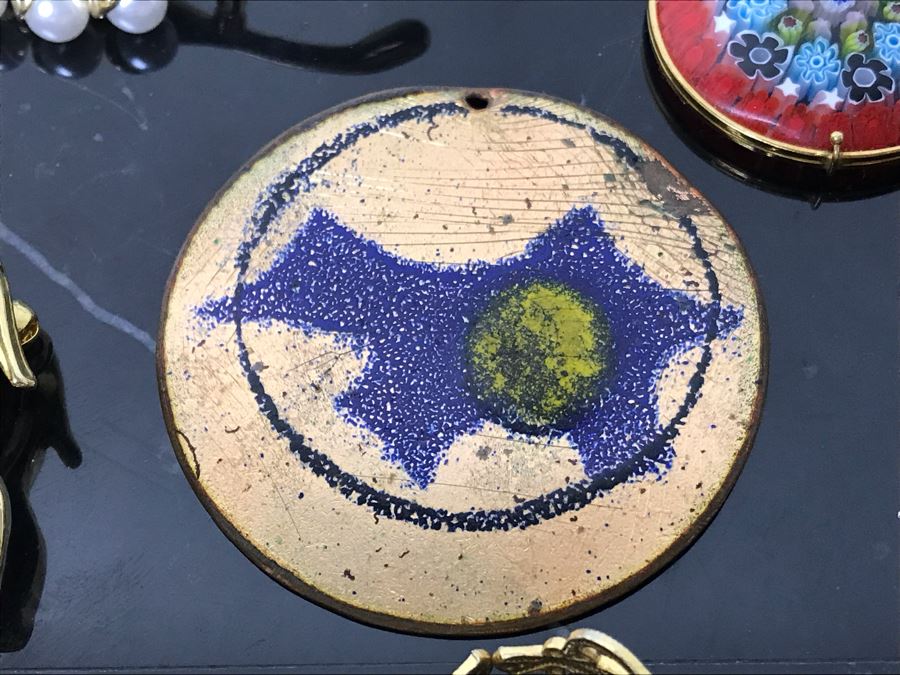 Costume Jewelry Lot With Ladies Bulova Quartz Watch, Brooches, Bracelet, Pendants, Ring And Jewelry Boxes - See Photos [Photo 24]