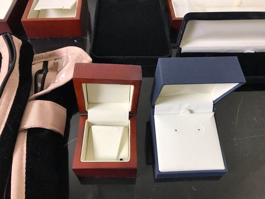 Costume Jewelry Lot With Ladies Bulova Quartz Watch, Brooches, Bracelet, Pendants, Ring And Jewelry Boxes - See Photos [Photo 34]