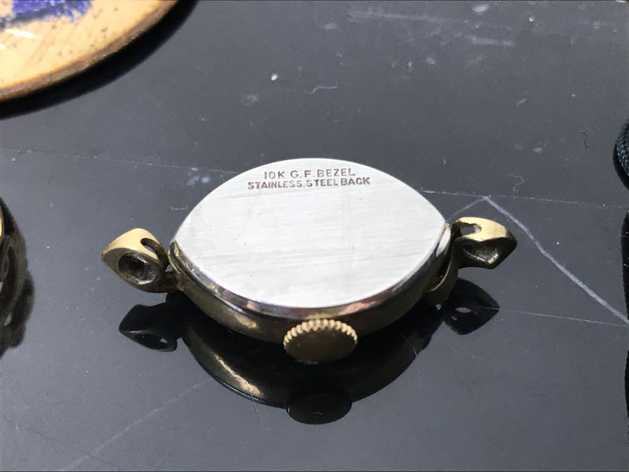 Costume Jewelry Lot With Ladies Bulova Quartz Watch, Brooches, Bracelet, Pendants, Ring And Jewelry Boxes - See Photos [Photo 23]