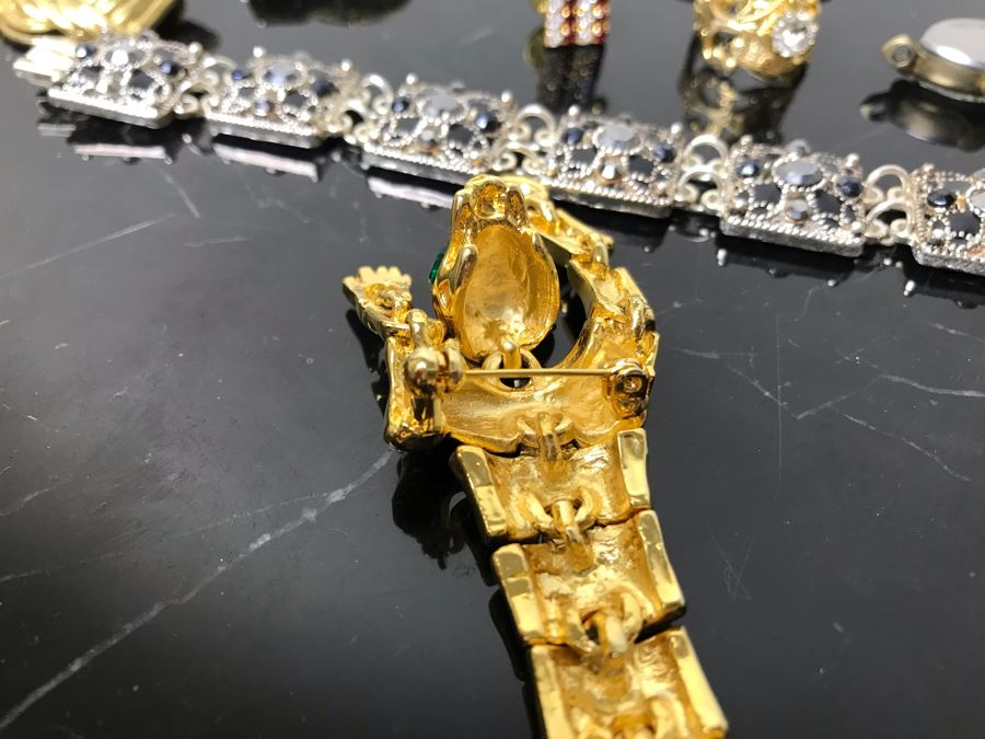 Costume Jewelry Lot With Ladies Bulova Quartz Watch, Brooches, Bracelet, Pendants, Ring And Jewelry Boxes - See Photos [Photo 31]