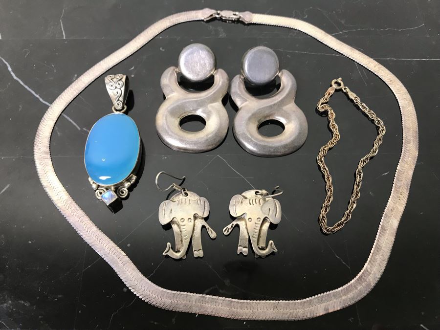 Sterling Silver Jewelry Lot: Pair Of Earrings, Bracelet, Stunning Pendant And Necklace 79g Total Weight [Photo 1]