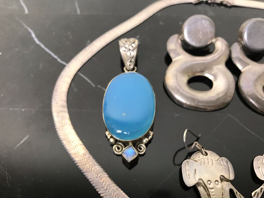 Sterling Silver Jewelry Lot: Pair Of Earrings, Bracelet, Stunning Pendant And Necklace 79g Total Weight [Photo 3]