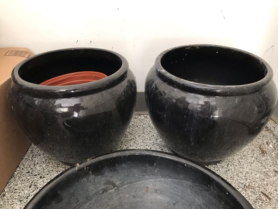 (3) Black Planter Pots [Photo 3]