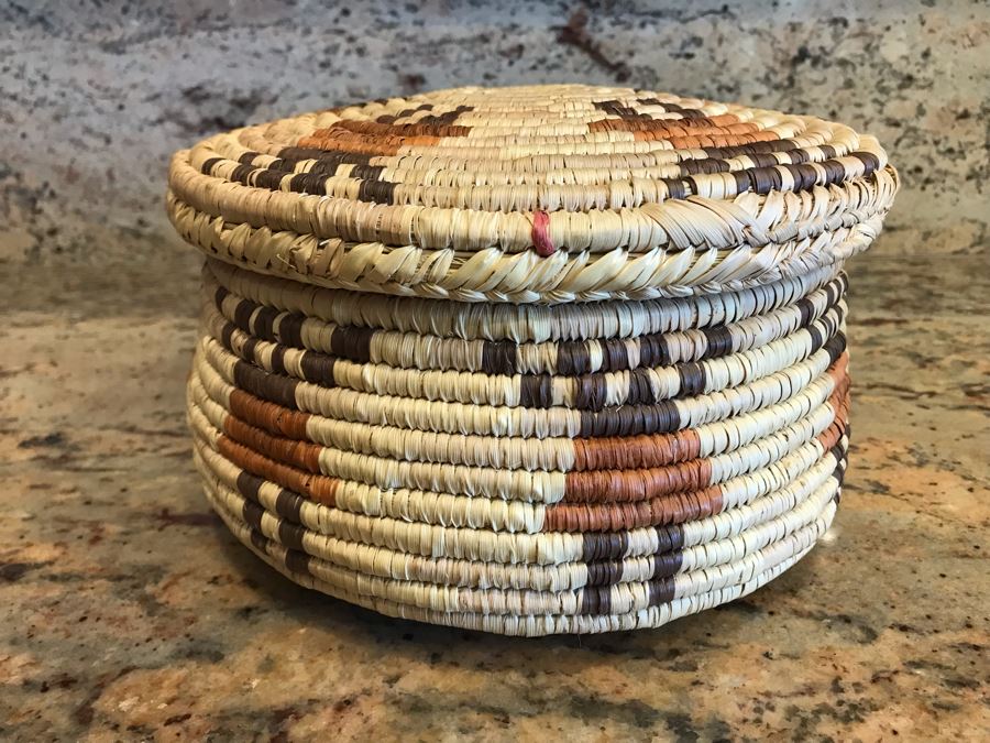 Handwoven Bread Basket With Bread Warmer [Photo 3]