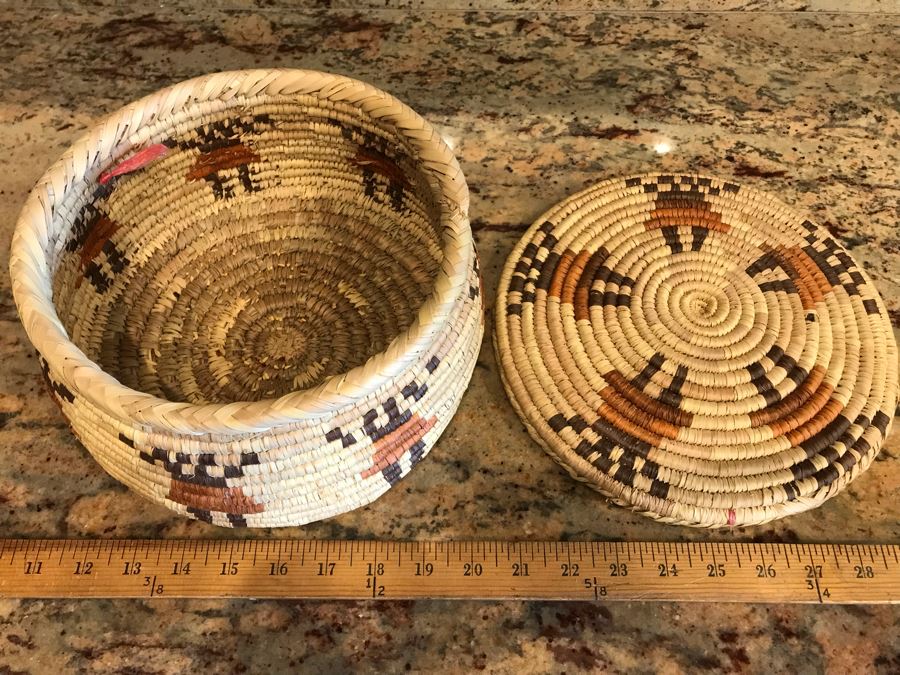 Handwoven Bread Basket With Bread Warmer [Photo 6]