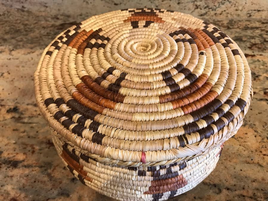 Handwoven Bread Basket With Bread Warmer [Photo 5]
