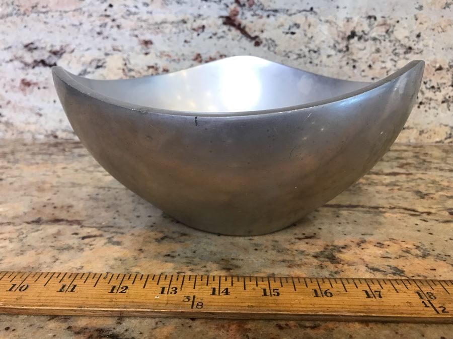 Vintage Nambe 527 Tri-Corner Bowl 9'W X 4.5'H [Photo 3]