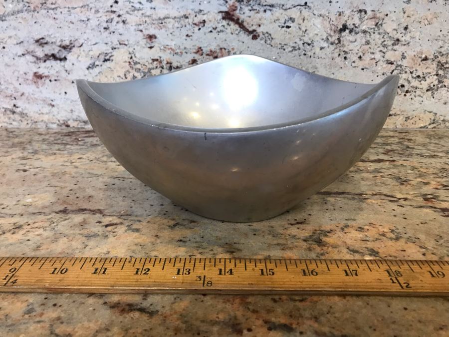Vintage Nambe 527 Tri-Corner Bowl 9'W X 4.5'H [Photo 2]