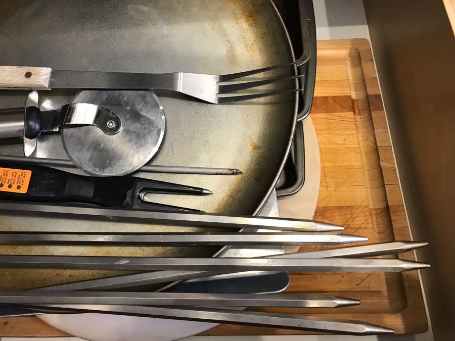 Kitched Bakeware Pan Lot With Cutting Board, Skewers, Baking Pans - See Photos [Photo 4]